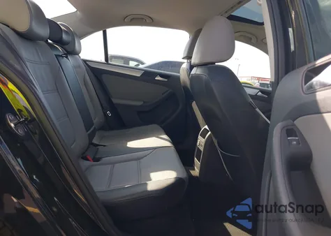 2014 Volkswagen Jetta Hybrid Sel z USA, uszkodzony, nr VIN 3VW637AJ3EM219456